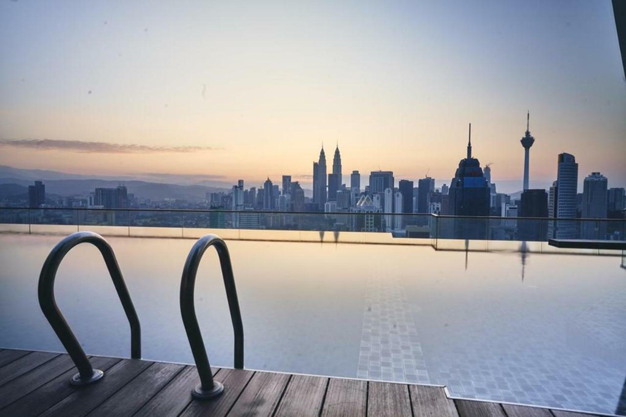 Klcc Inifinity Pool - The Regalia Residences & Suites By Kl Minsu 吉隆坡 外观 照片